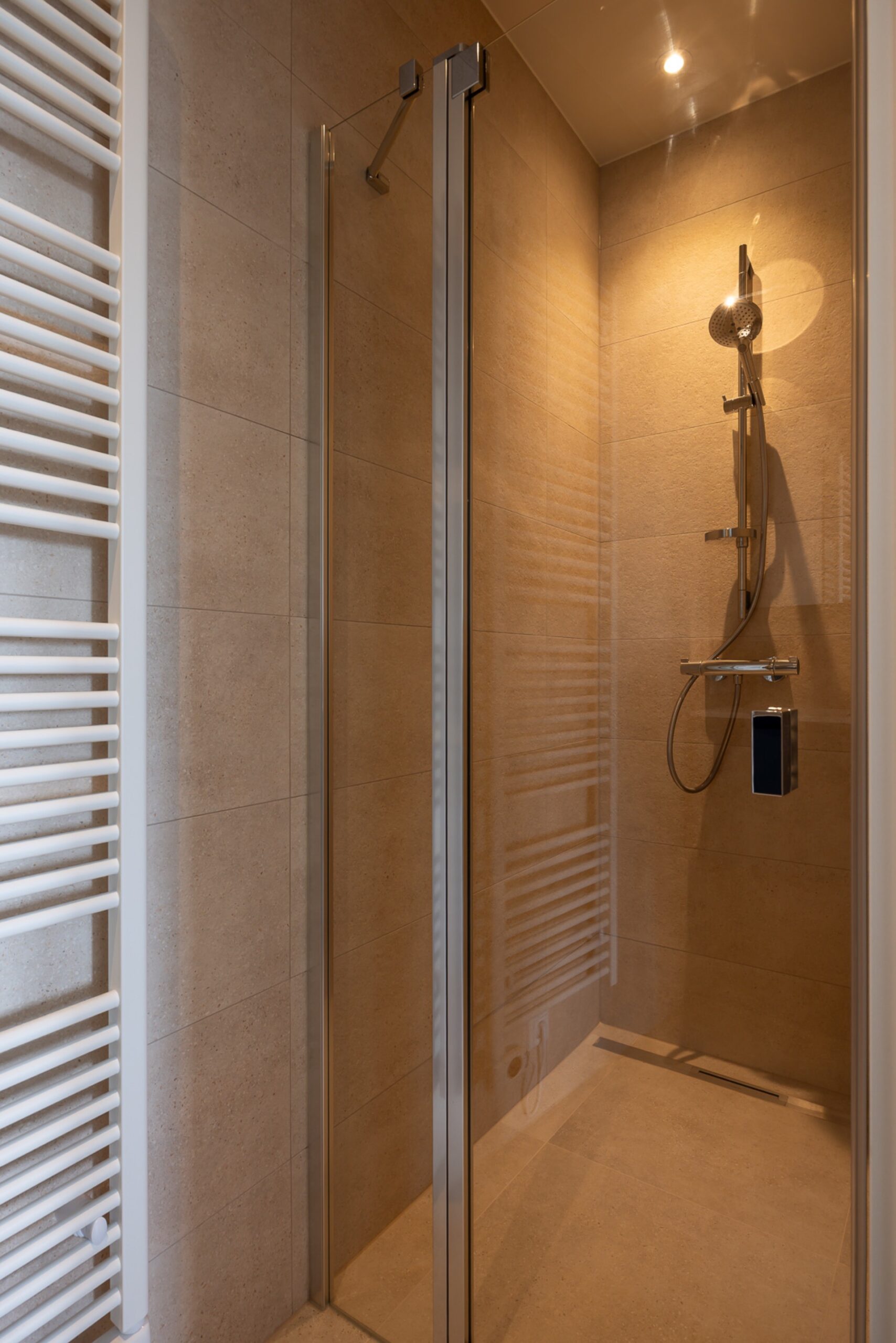 cadzandbadcsight 65 302 tweede badkamer douche wastafel cadzand bad